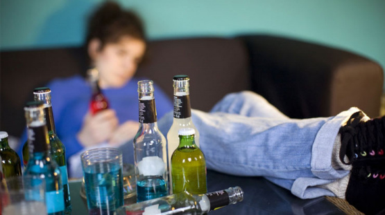 Alcoholismo: La prisión invisible que destruye mentes y vínculos